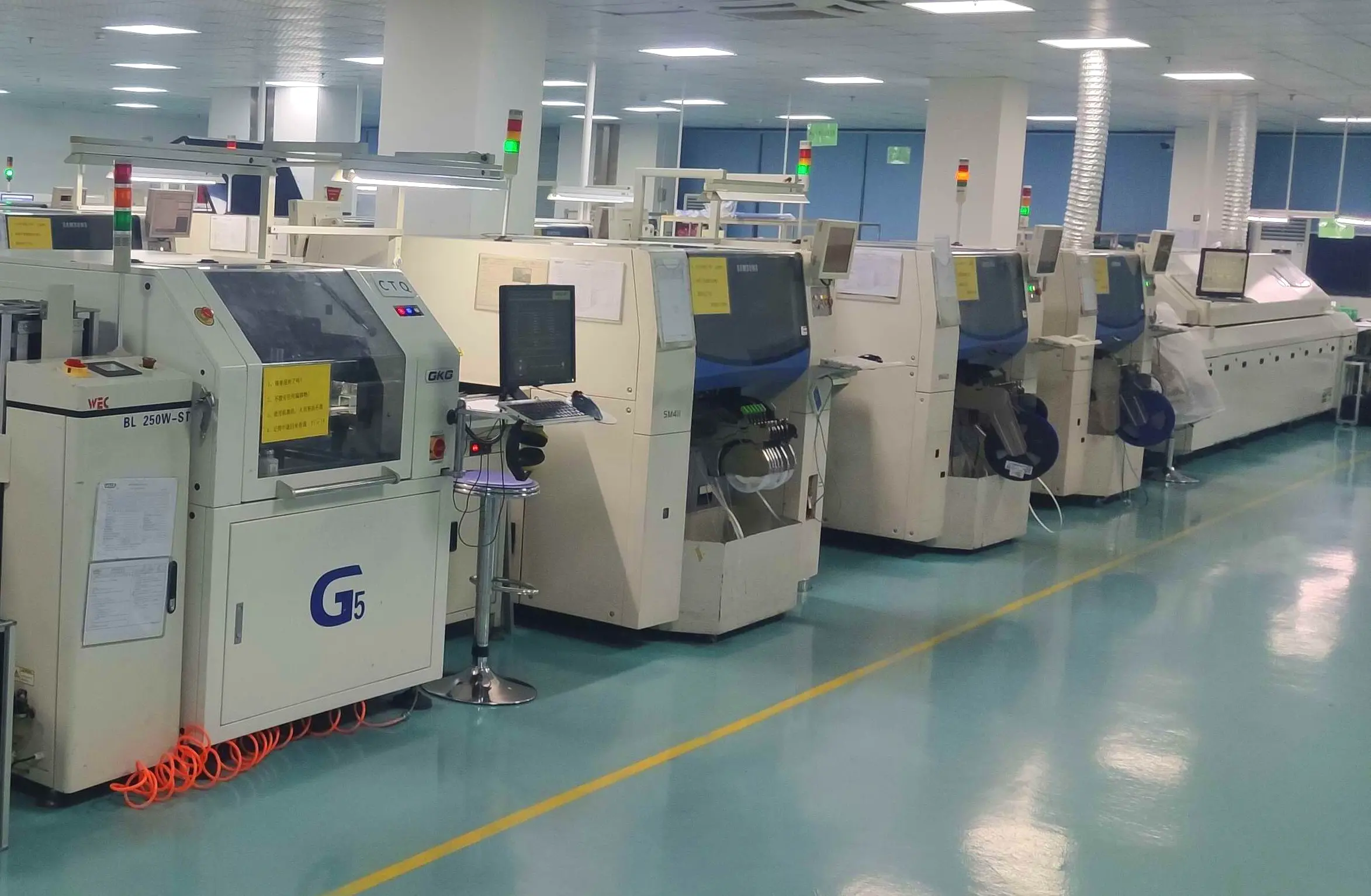 This picture shows the Component Placement Machine(SMT) in YINGSTAR.